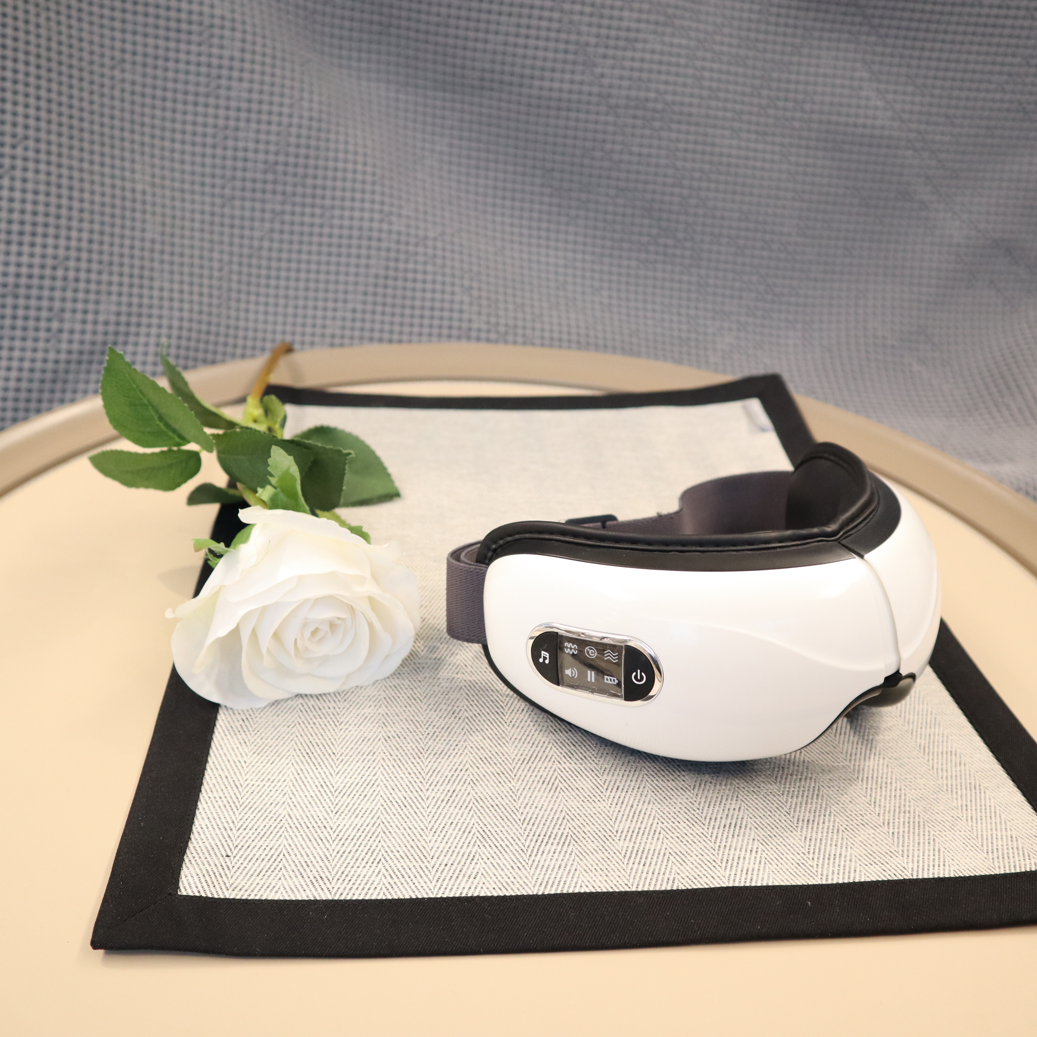 eye care massager with Heating function